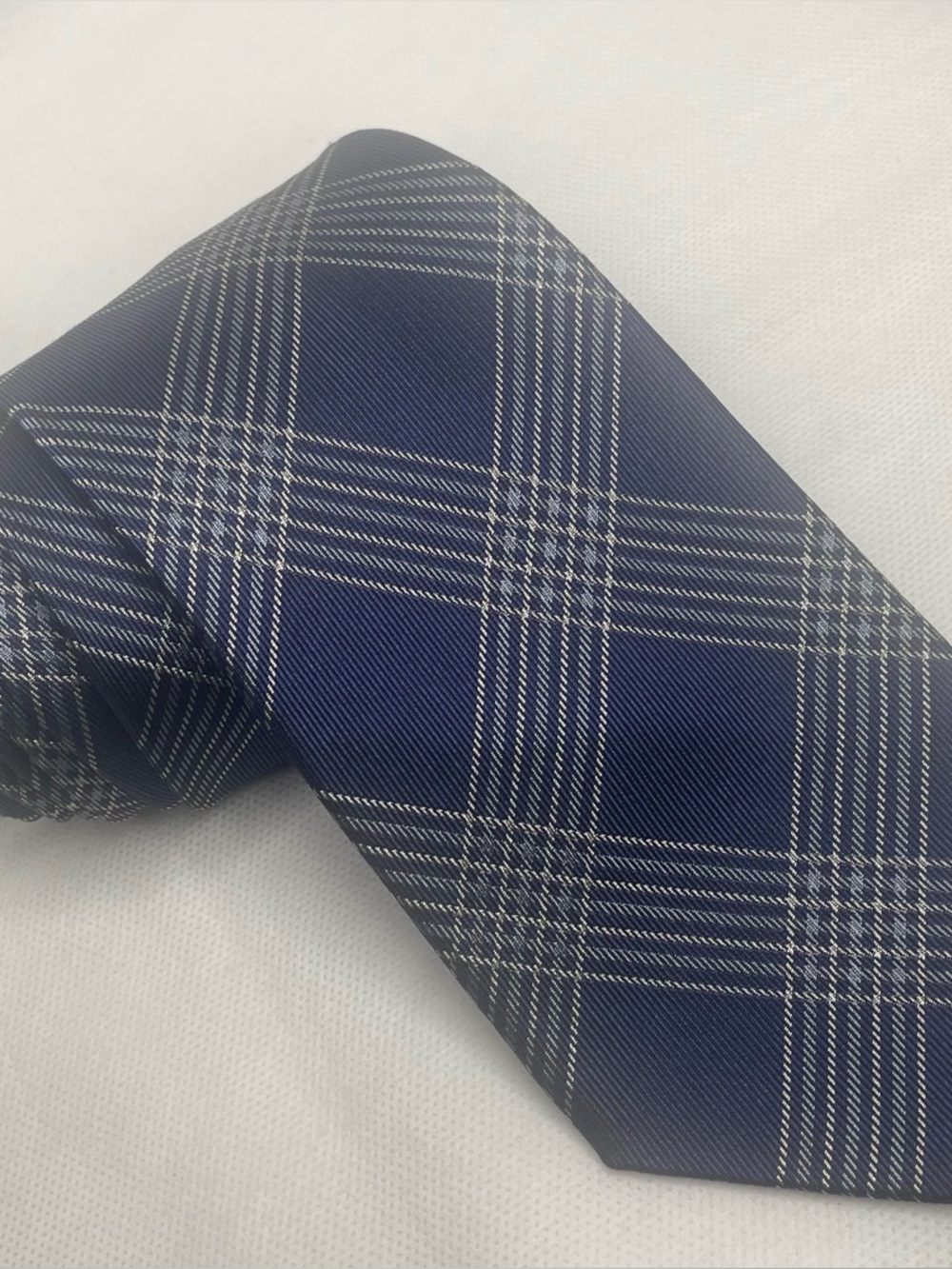 Banana Republic Classic Preppy Plaid Necktie Navy Blue Royal White 100% Silk Tie